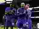 Malo Gusto de Chelsea célèbre après que son coéquipier Nicolas Jackson ait marqué le quatrième but de l'équipe contre les Spurs.
