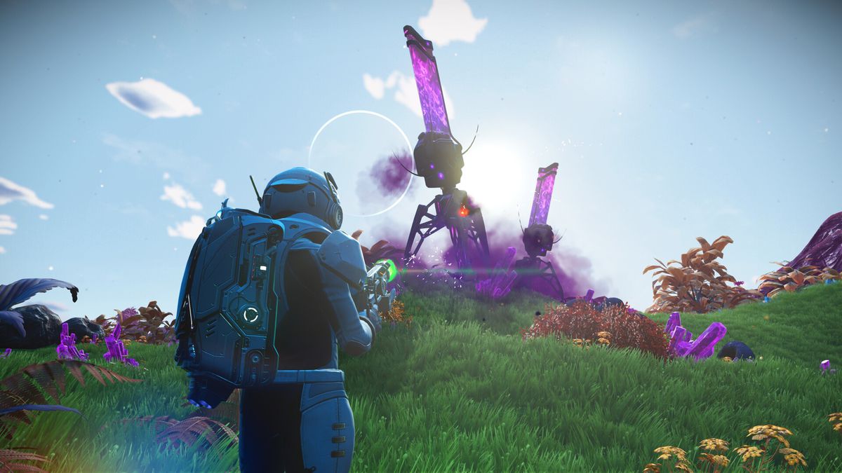 Un explorateur en combinaison spatiale tient dans ses mains un outil vert brillant, tout en regardant l'horizon où plusieurs structures industrielles sont entourées de poussière violette.