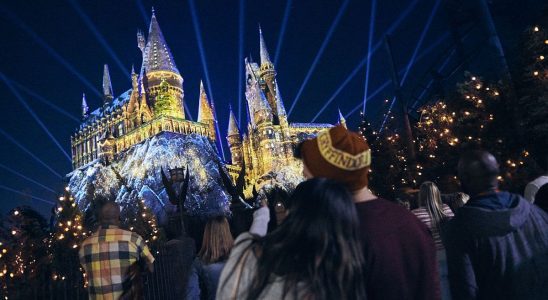 Hogwarts castle at Christmas at Wizarding World of Harry Potter