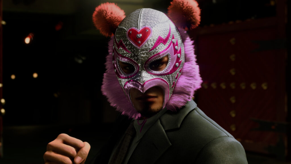 Kiryu porte un masque de lutte rose dans le nouveau jeu Yakuza