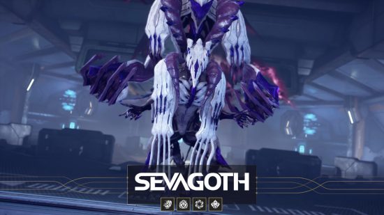 Warframe - Sevagoth le Spectre de la Mort, une Warframe violette et blanche avec des griffes géantes et une grande « Ombre » apparaissant derrière lui.