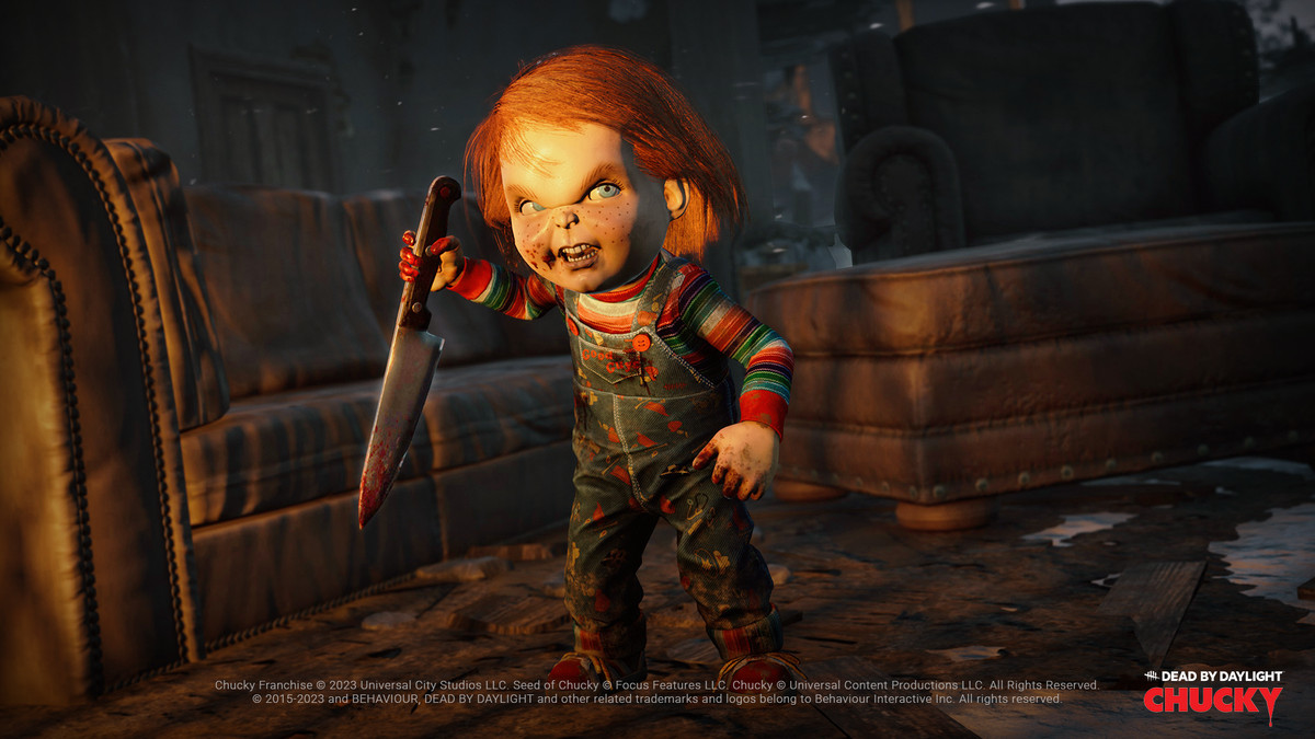 Chucky brandit de manière menaçante un couteau de cuisine dans une capture d'écran de Dead by Daylight