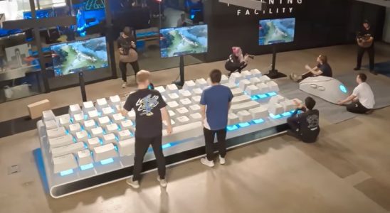 Alienware Largest Keyboard and Mouse