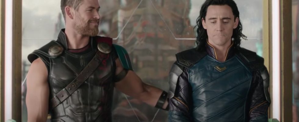 Bien que Thor ne soit pas avec Loki dans la finale de la saison 2, Tom Hiddleston explique comment lui et d'autres ont eu un impact sur le voyage multiversal du personnage.