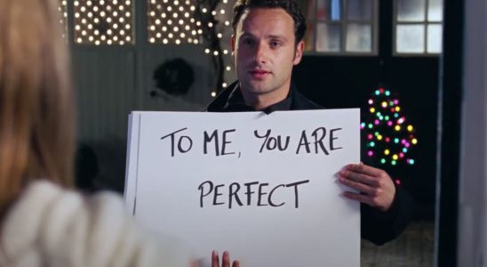 Andrew Lincoln stands with his cue cards in front of Keira Knightley in Love Actually.