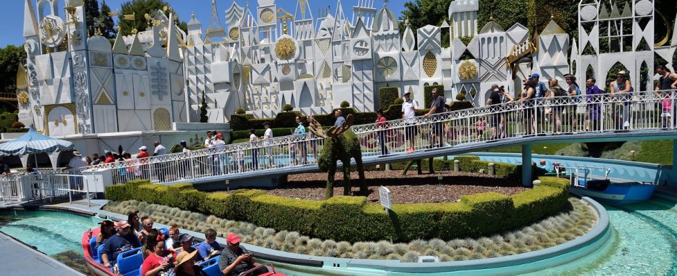 Disneyland Streaker arrêté après avoir erré nu dans It's a Small World Ride