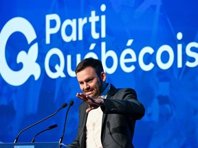 Dans la grande région de Montréal, le PQ de Paul St-Pierre Plamondon arrive en tête avec 28 pour cent, soit cinq points d'avance sur la CAQ.