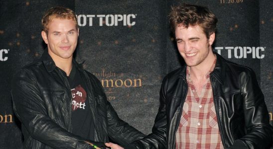 Robert Pattinson and Kellan Lutz at a Twilight premiere in 2009.