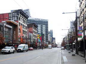 Une section de la rue Granville à Vancouver.