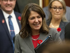 La première ministre de l'Alberta, Danielle Smith, à l'Assemblée législative de l'Alberta