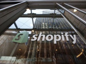 Signalisation Shopify sur son siège social à Ottawa, en 2020.