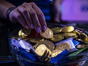 Chocolats sur le thème du Bitcoin lors d'un événement à Singapour en 2022.