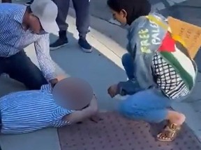 Un homme juif gît au sol après une prétendue confrontation avec un manifestant pro-palestinien dans une banlieue de Los Angeles.