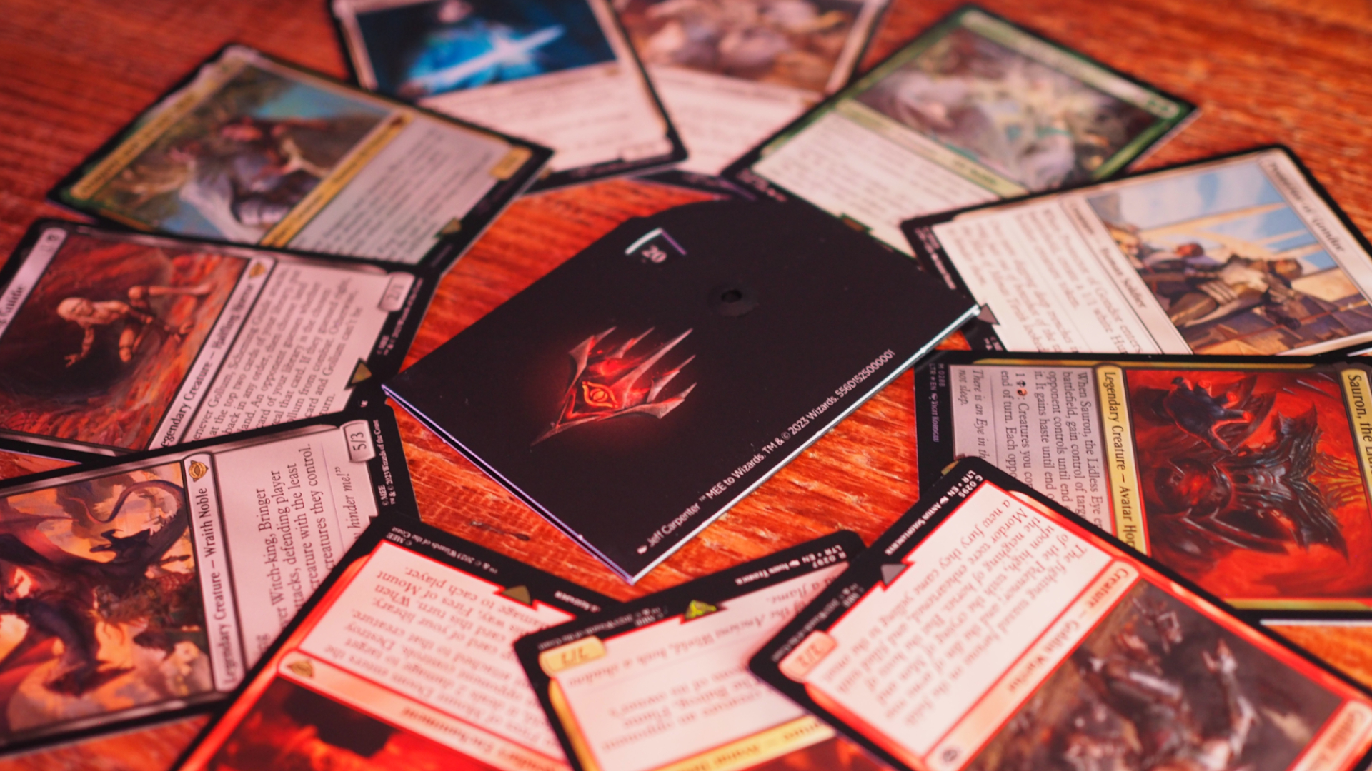Un anneau de cartes de MTG Lord of the Rings