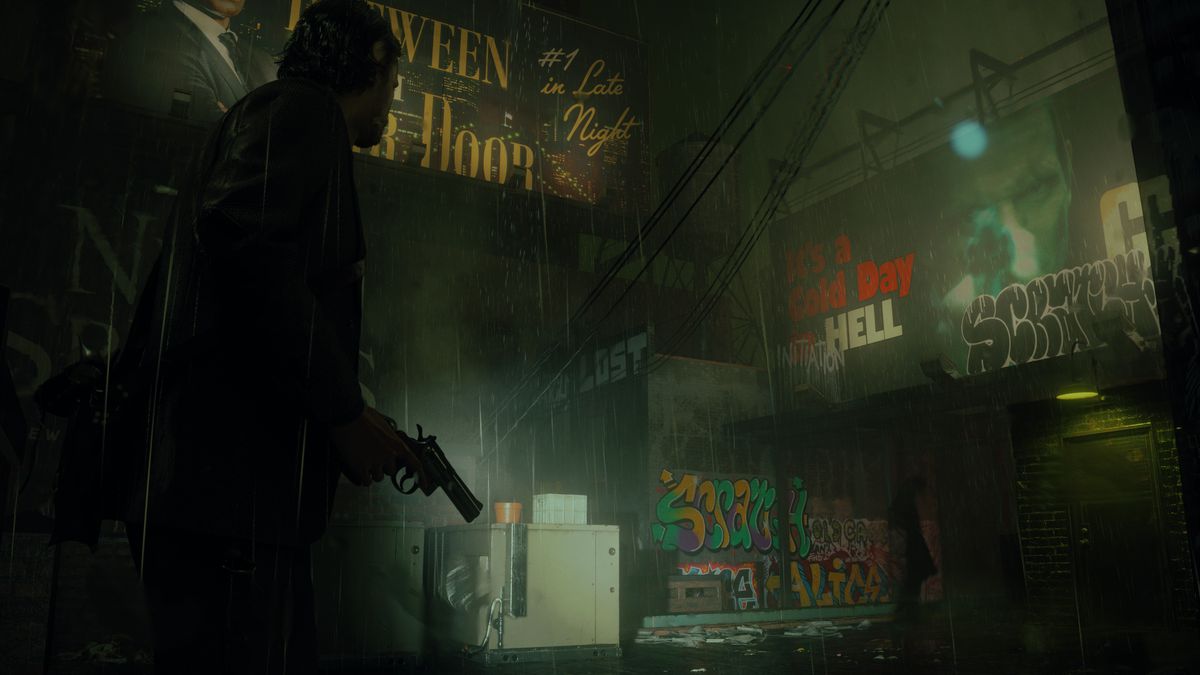 Alan Wake tenant une lampe de poche et un pistolet sur un toit urbain sombre entouré de panneaux d'affichage dégradés par des graffitis inquiétants dans Alan Wake 2.