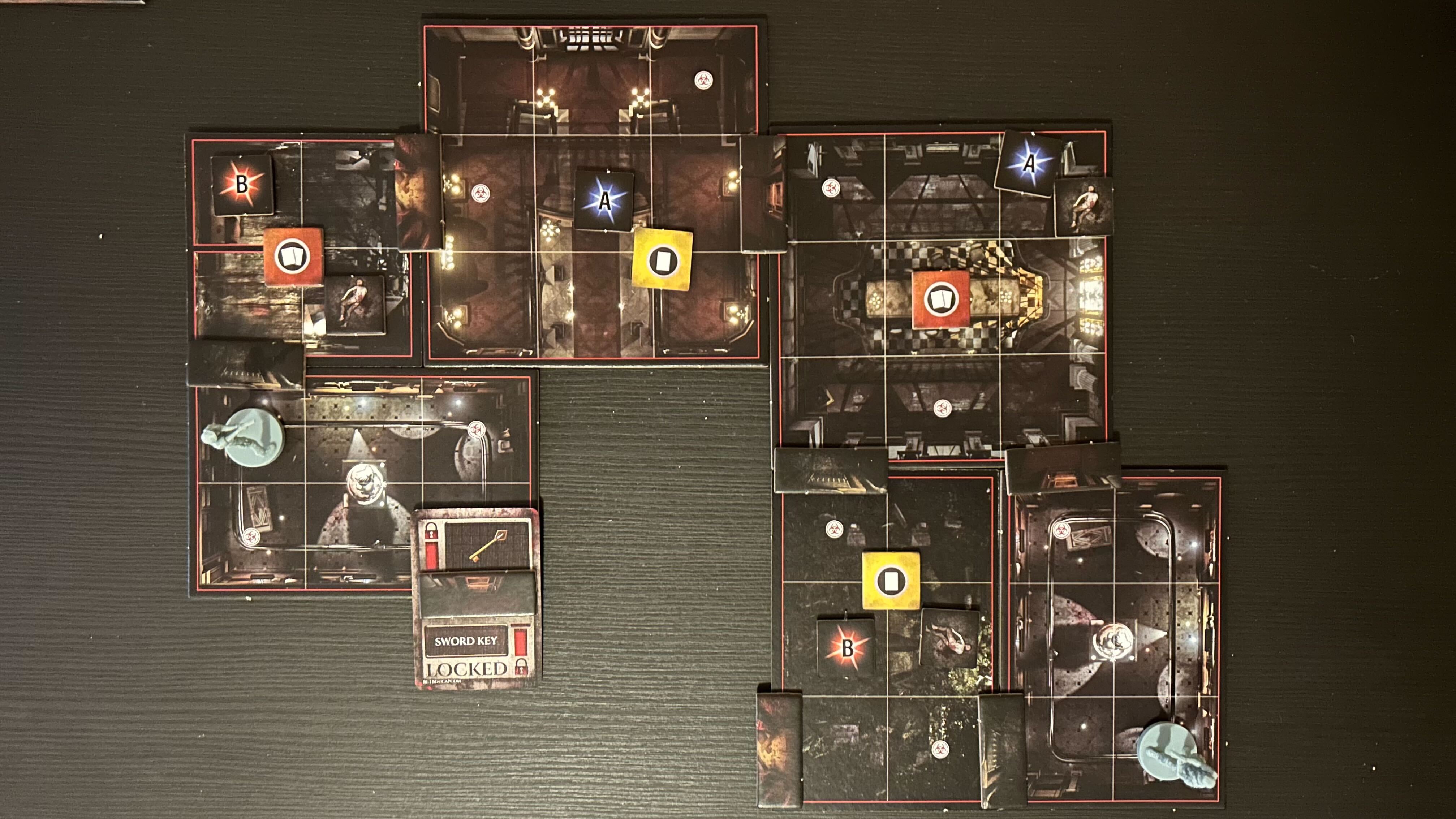 Carte du jeu de société Resident Evil disposée sur une table noire