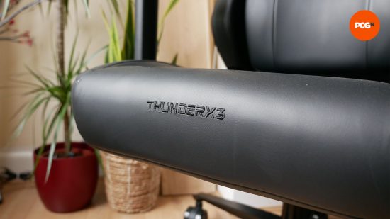 ThunderX3 Core Modern revue 08 logo du siège