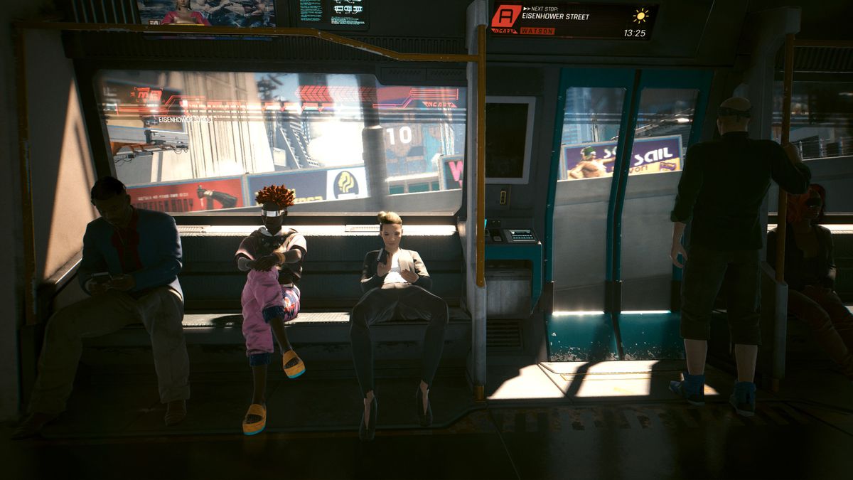 Divers passagers futuristes attendent patiemment dans une rame de métro.