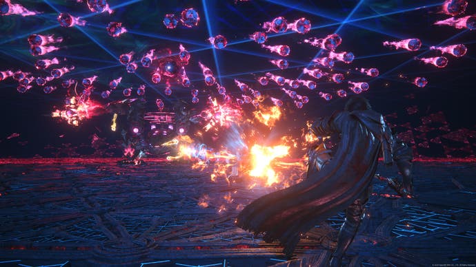 Clive contre l'enfer des balles d'un boss mécanique dans le DLC Final Fantasy 16