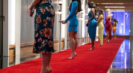 Women standing on a red carpet. This image is part of an article about where Love Is Blind Season 6 was filmed.