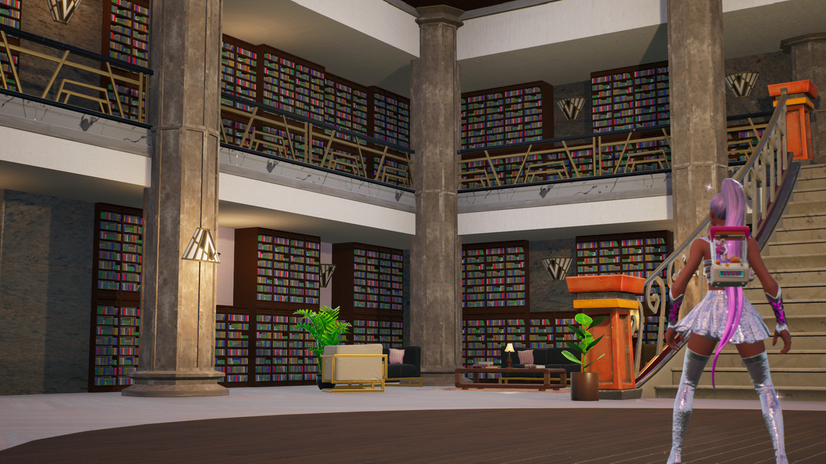 Ariana Grande se tient à côté d'un espace bibliothèque dans l'hôtel Autograph Collections dans l'espace publicitaire Marriott Bonvoy à Fortnite