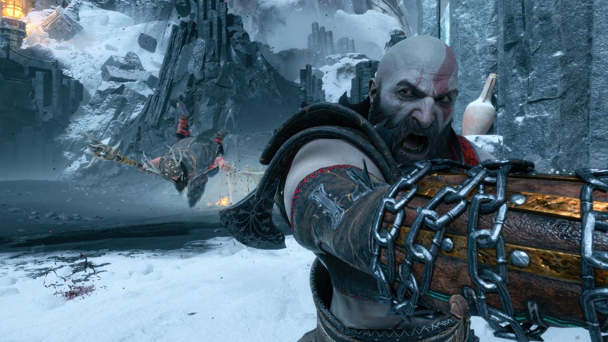 Kratos attire un ennemi vers lui dans God of War Ragnarök: Valhalla