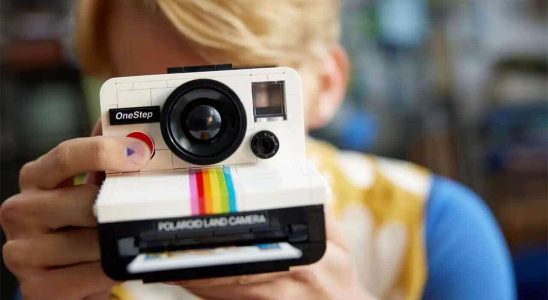 Le nouvel ensemble de Lego recrée l'appareil photo Polaroid emblématique