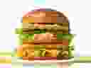 L'attente est terminée, McDonald's du Canada accueille une nouvelle version d'un classique avec le Chicken Big Mac. 