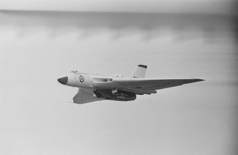 Un bombardier Avro Vulcan volant comme banc d'essai pour un moteur Olympus 593 Bristol Siddeley/Snecma (plus tard Rolls-Royce), septembre 1966. 