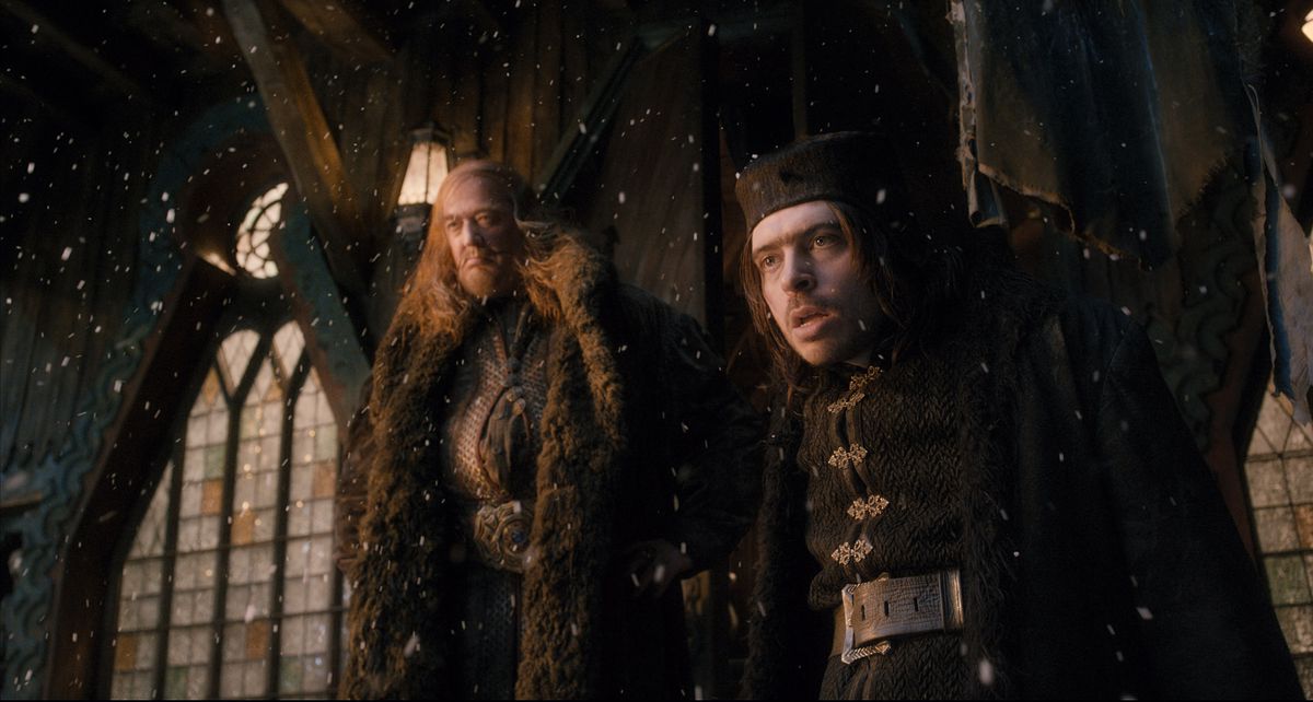 Stephen Fry et Ryan Gage dans le rôle du maître de Lake-town et de son malheureux laquais Alfrid.