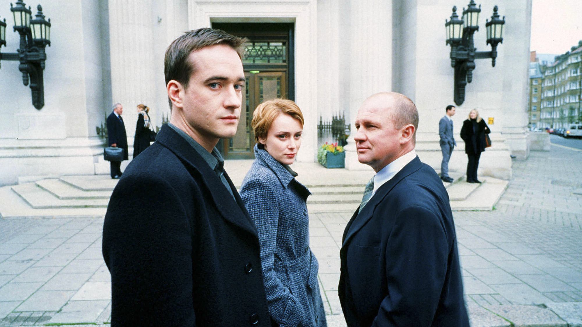 (de gauche à droite) Matthew Macfadyen, Keeley Hawes et Peter Firth dans le MI-5 (Spooks)