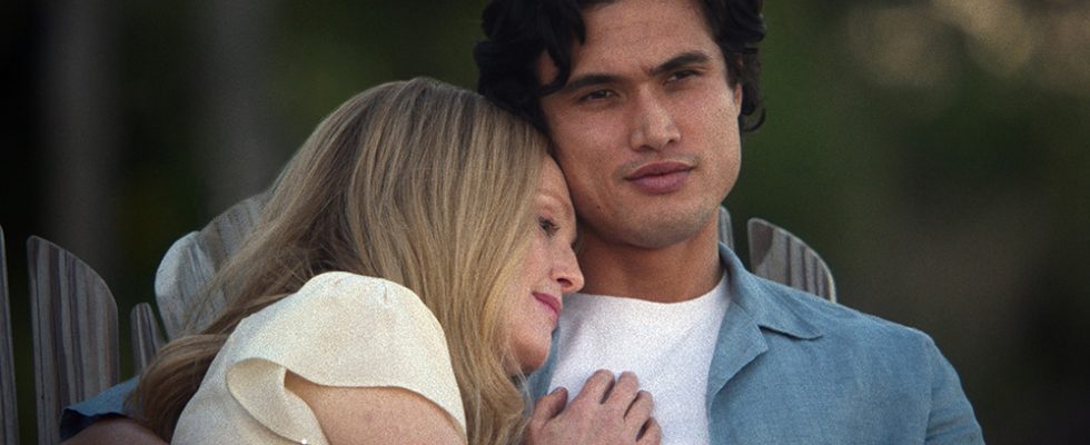 MAY DECEMBER, from left: Julianne Moore, Charles Melton, 2023.  © Netflix /Courtesy Everett Collection