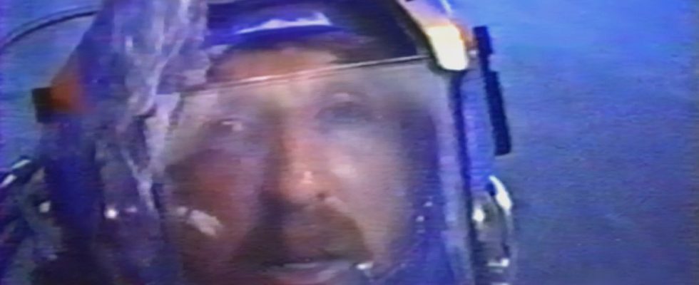 James Cameron a passé « 10 à 11 heures par jour » sous l'eau pour réaliser The Abyss, ce qui semble terrible