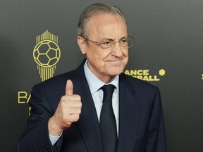 Le président du Real Madrid, Florentino Pérez, pose pour une photo.
