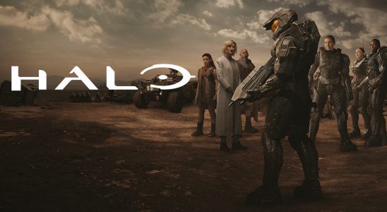 A picture of Paramount's series, with Master Chief and the cast looking on.