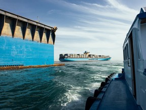 La moitié de la flotte de porte-conteneurs qui transite régulièrement par la mer Rouge et le canal de Suez évite désormais cette route en raison de la menace d'attaques.