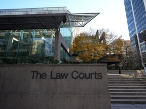 Le bâtiment du palais de justice, qui abrite la Cour suprême de la Colombie-Britannique et la Cour d'appel, est visible à Vancouver, le jeudi 23 novembre 2023.