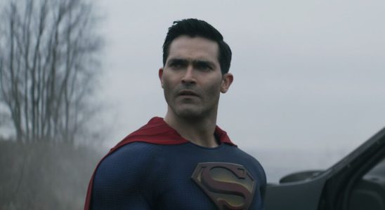 La saison 4 de Superman et Lois a réduit son casting principal, mais je suis heureux d'apprendre qu'un personnage important apparaîtrait toujours