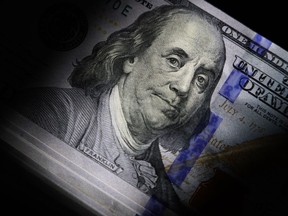 Benjamin Franklin sur des billets de 100 dollars américains.