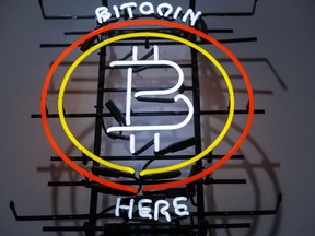 Signalisation Bitcoin au néon