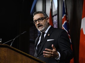 Le ministre du Logement de l'Ontario, Paul Calandra.