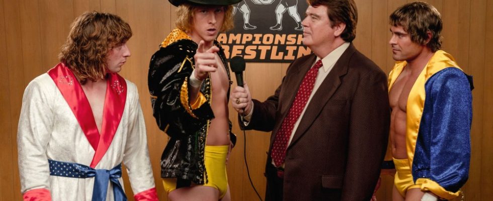 THE IRON CLAW, Jeremy Allen White (left), Harris Dickinson (pointing), Zac Efron as Kevin Von Erich (right), 2023. ph:  Brian Roedel /© A24 /Courtesy Everett Collection