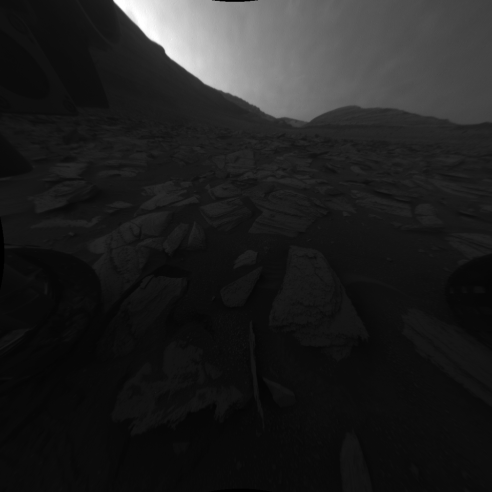 Un gif en noir et blanc du paysage martien et de l'ombre de Curiosity se déplaçant avec le soleil