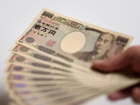 Le revers de la médaille d’un yen plus élevé est la baisse des prix des obligations japonaises.