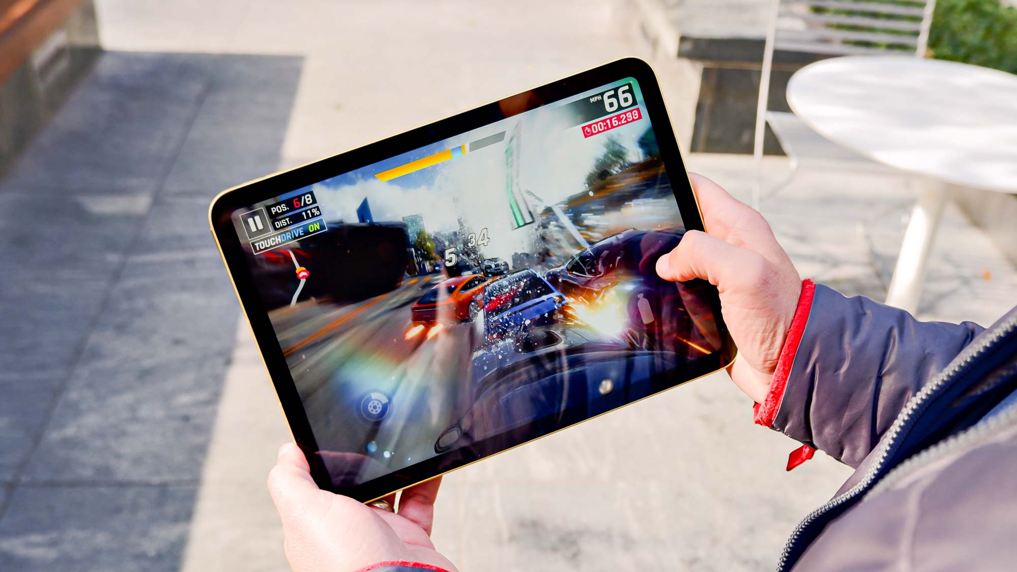 iPad 2022 jouant au jeu Asphalt 9