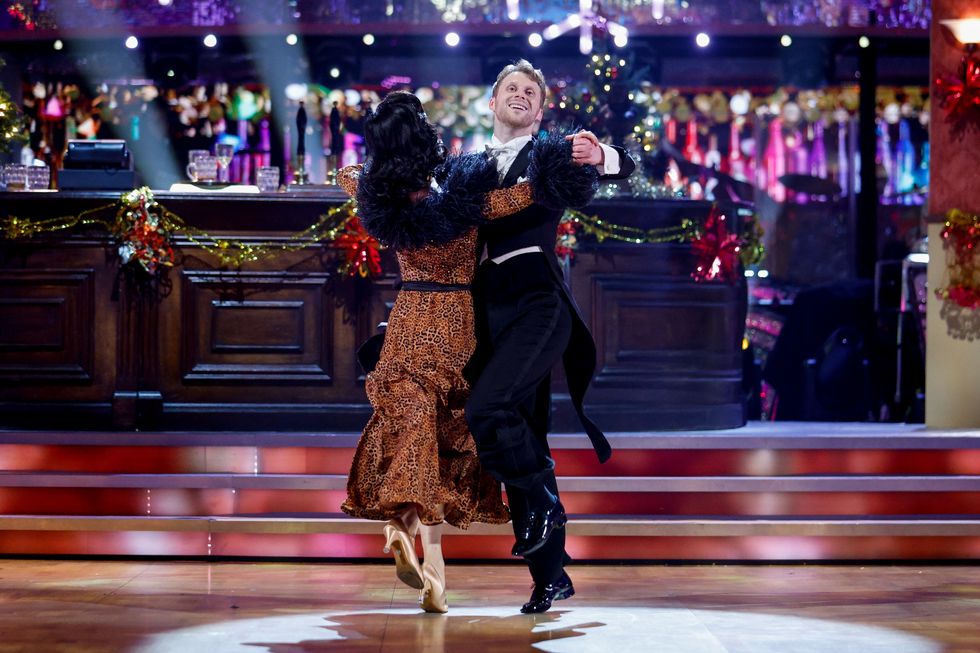 Jamie Borthwick et Nancy Xu dansent sur un spécial strictement Noël 2023