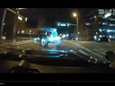 Des images de Dashcam de la police montrent le chariot élévateur volé se déplaçant dans la ville.