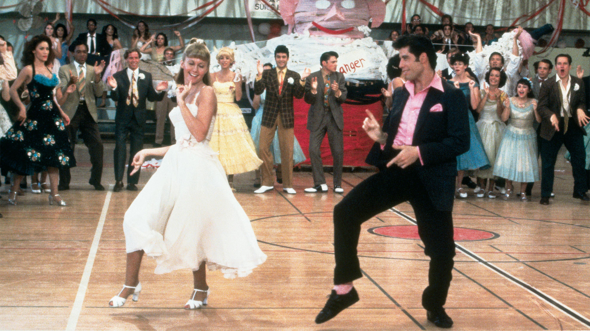 Olivia Newton John et John Travolta dansent dans Grease