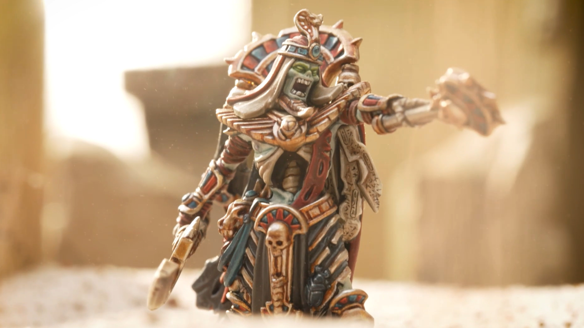 Le nouveau modèle Tomb Kings se dresse au milieu du sable dans Warhammer : The Old World