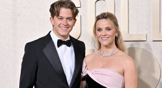 BEVERLY HILLS, CALIFORNIA - JANUARY 07: Deacon Phillippe and Reese Witherspoon attend the 81st Annual Golden Globe Awards at The Beverly Hilton on January 07, 2024 in Beverly Hills, California.